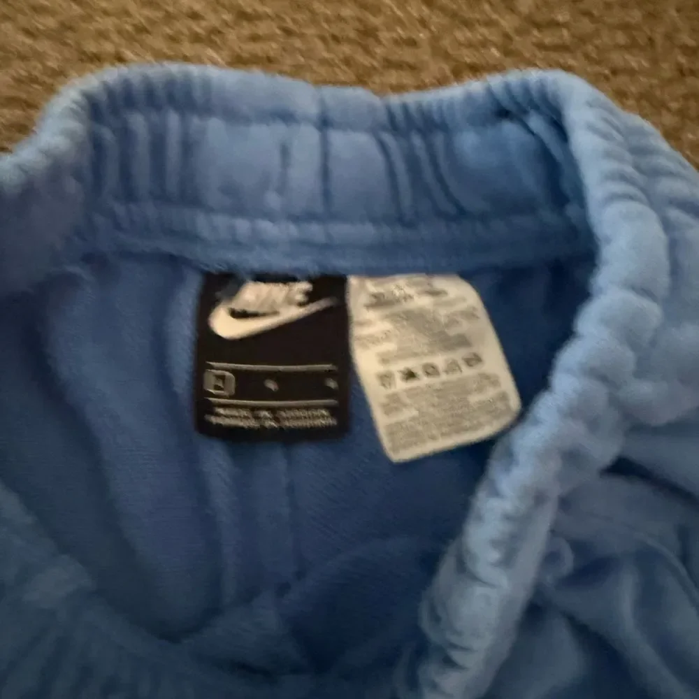 Nike Sportswear Club Fleece shorts royal blue with green Nike and black check